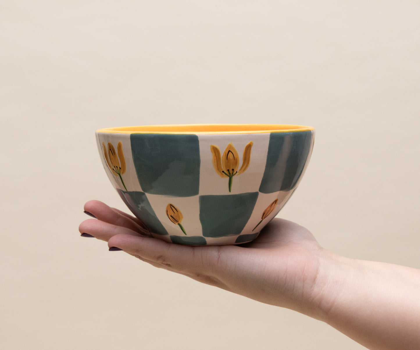 Bowl Médio Xadrez + Ovo de Páscoa ao Leite com Mini Sucriers Dentro