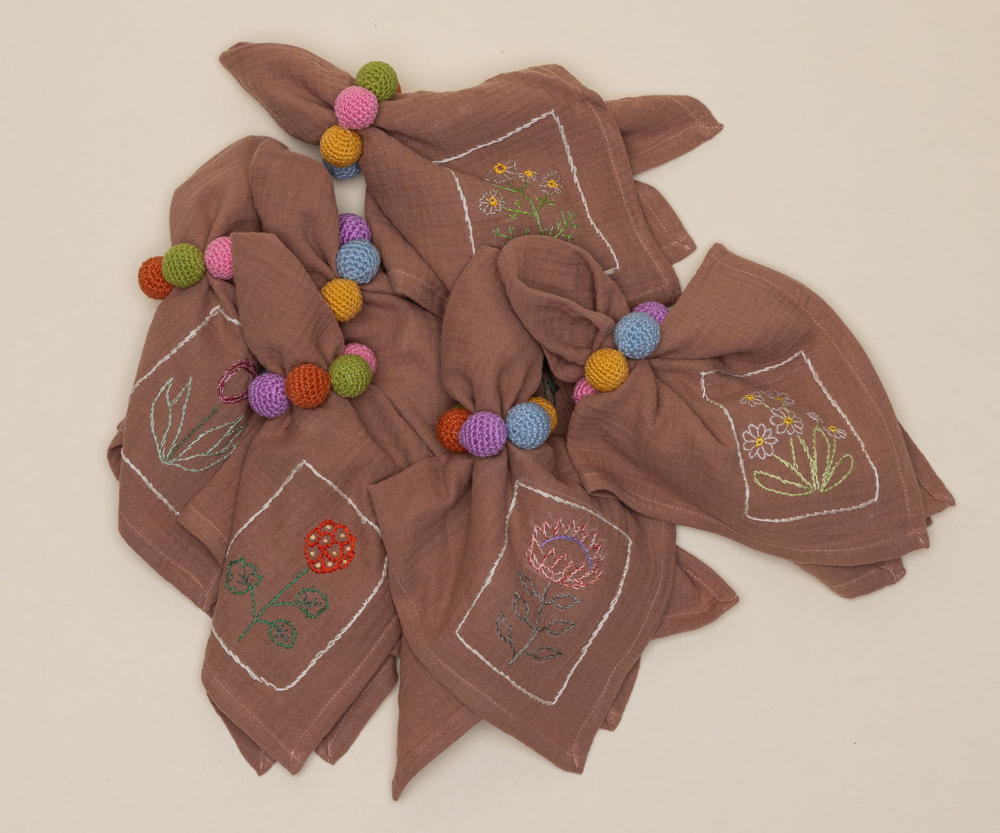CONJUNTO GUARDANAPOS ALGODAO COM FLORES BORDADA 1