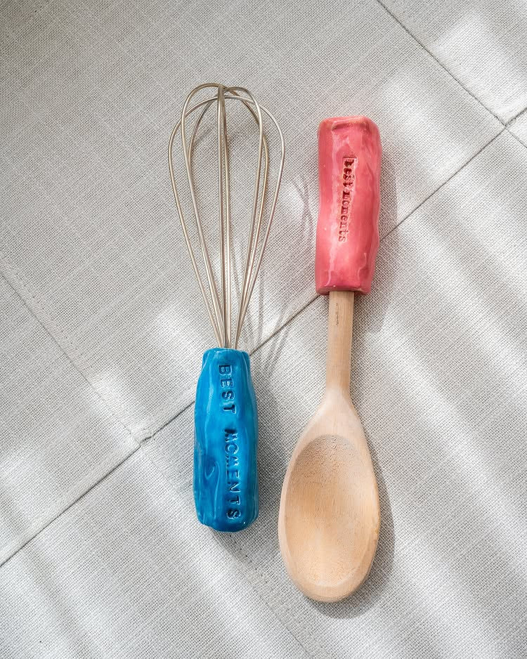 FOUET COM CABO DE CERAMICA 2