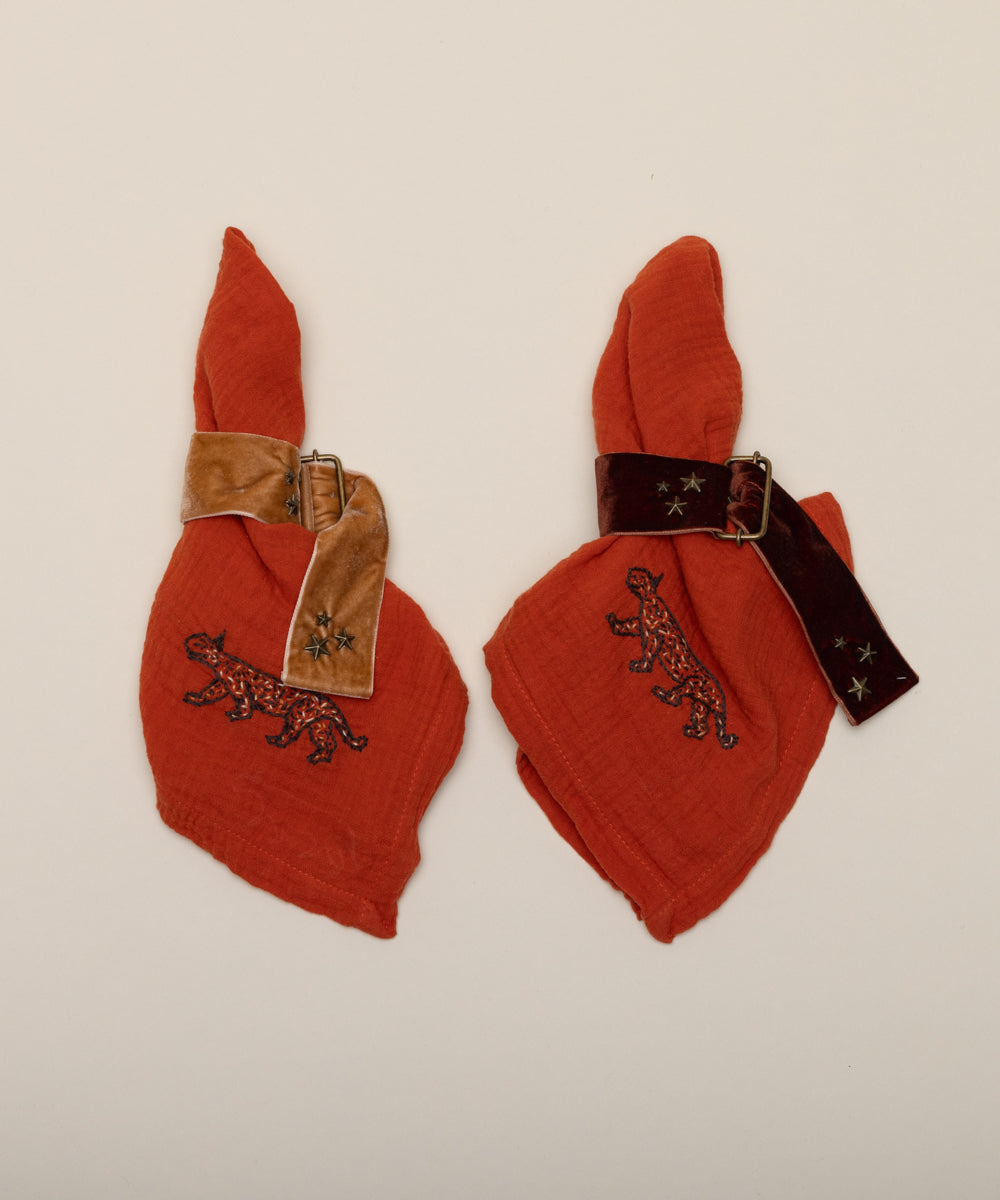 PORTA GUARDANAPOS EM VELUDO CARAMELO 2