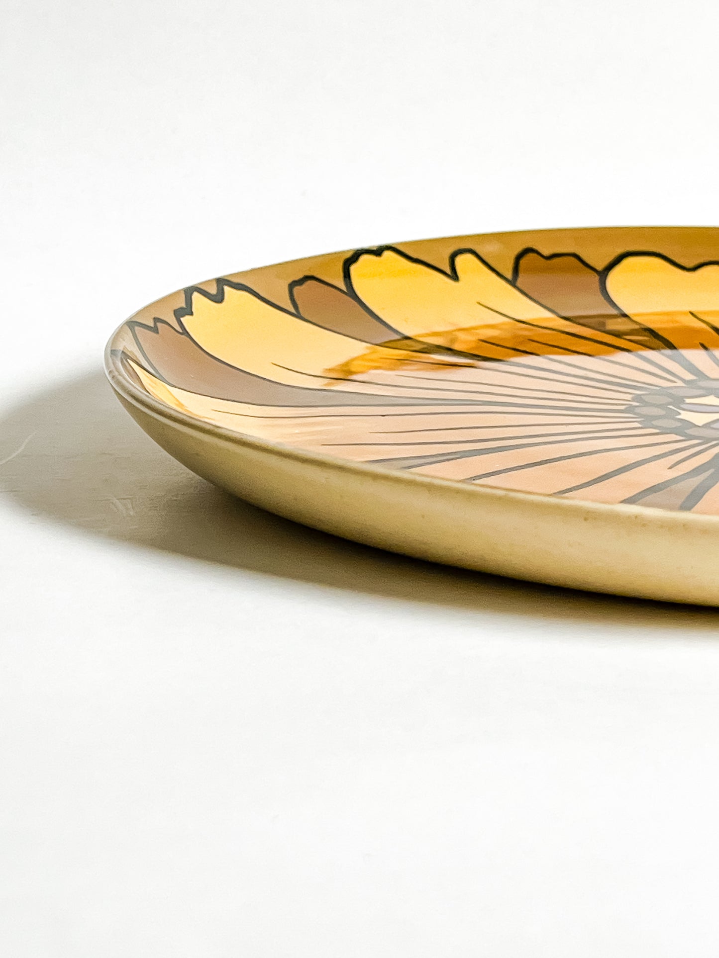 PRATO RASO FLORES MARROM 3