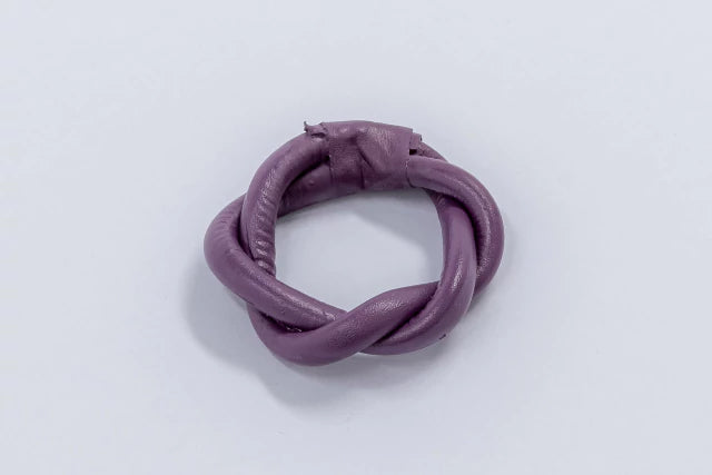 Porta guardanapo em couro roxo