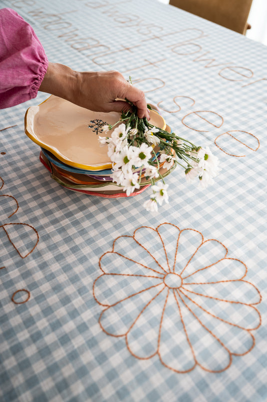 TOALHA DE MESA XADREZ EM ALGODAO BORDADA A MAO AZUL