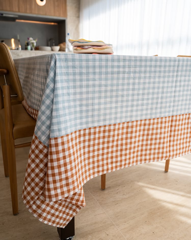 TOALHA DE MESA XADREZ EM ALGODAO BORDADA A MAO AZUL 3