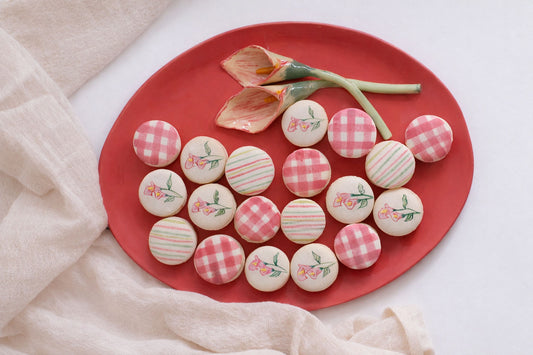 12 MACARONS + PRATO DE CERÂMICA (36 x 28cm)