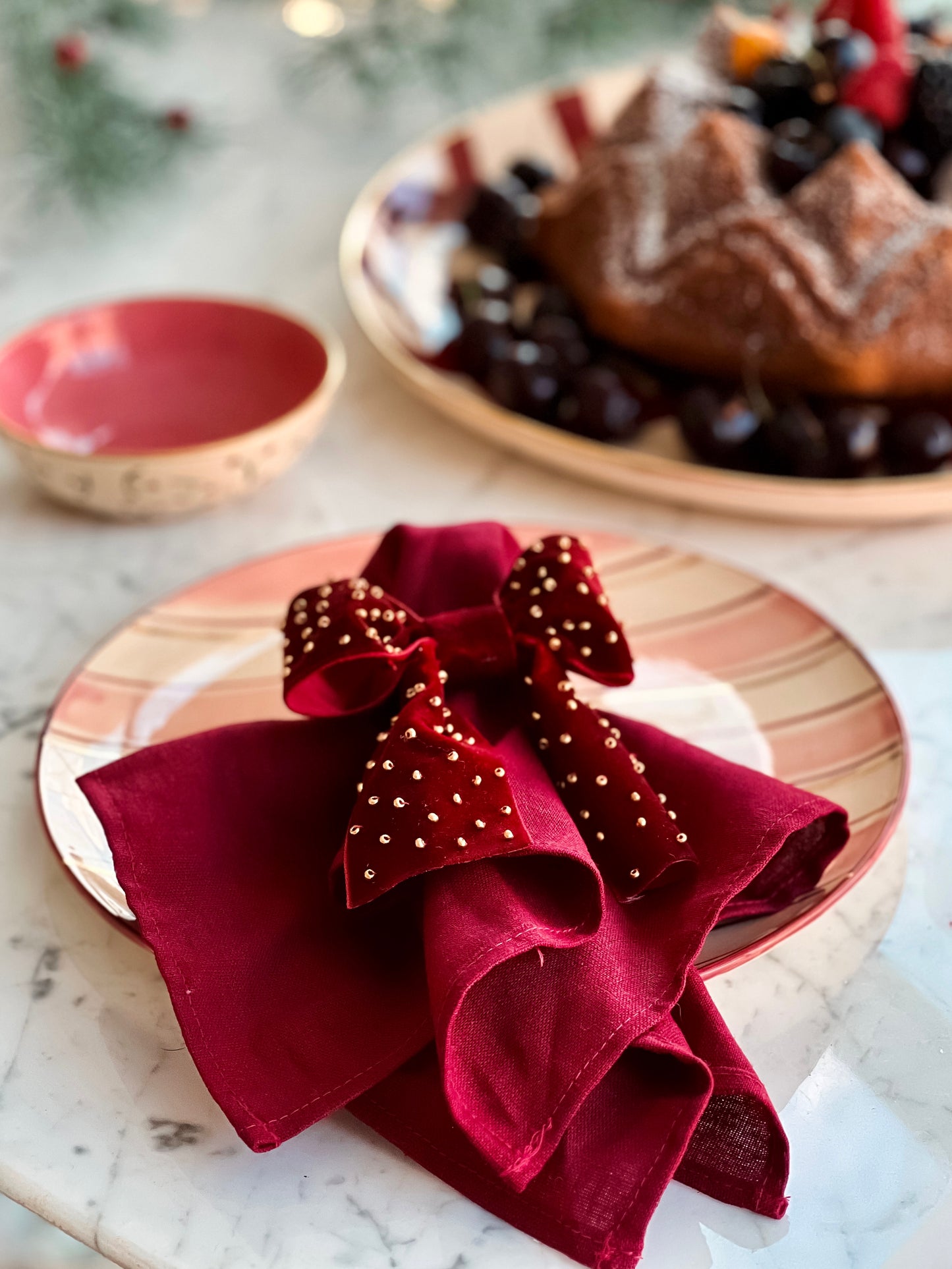 PORTA GUARDANAPOS LAÇO VELUDO BORDADO