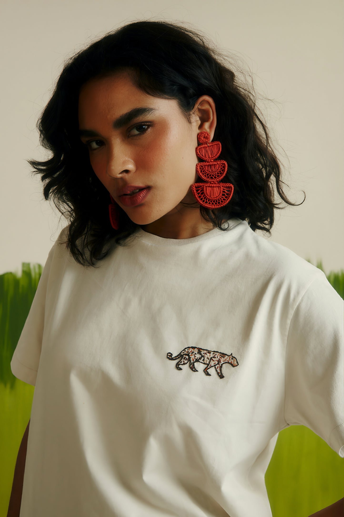 CAMISETA BORDADO FELINO