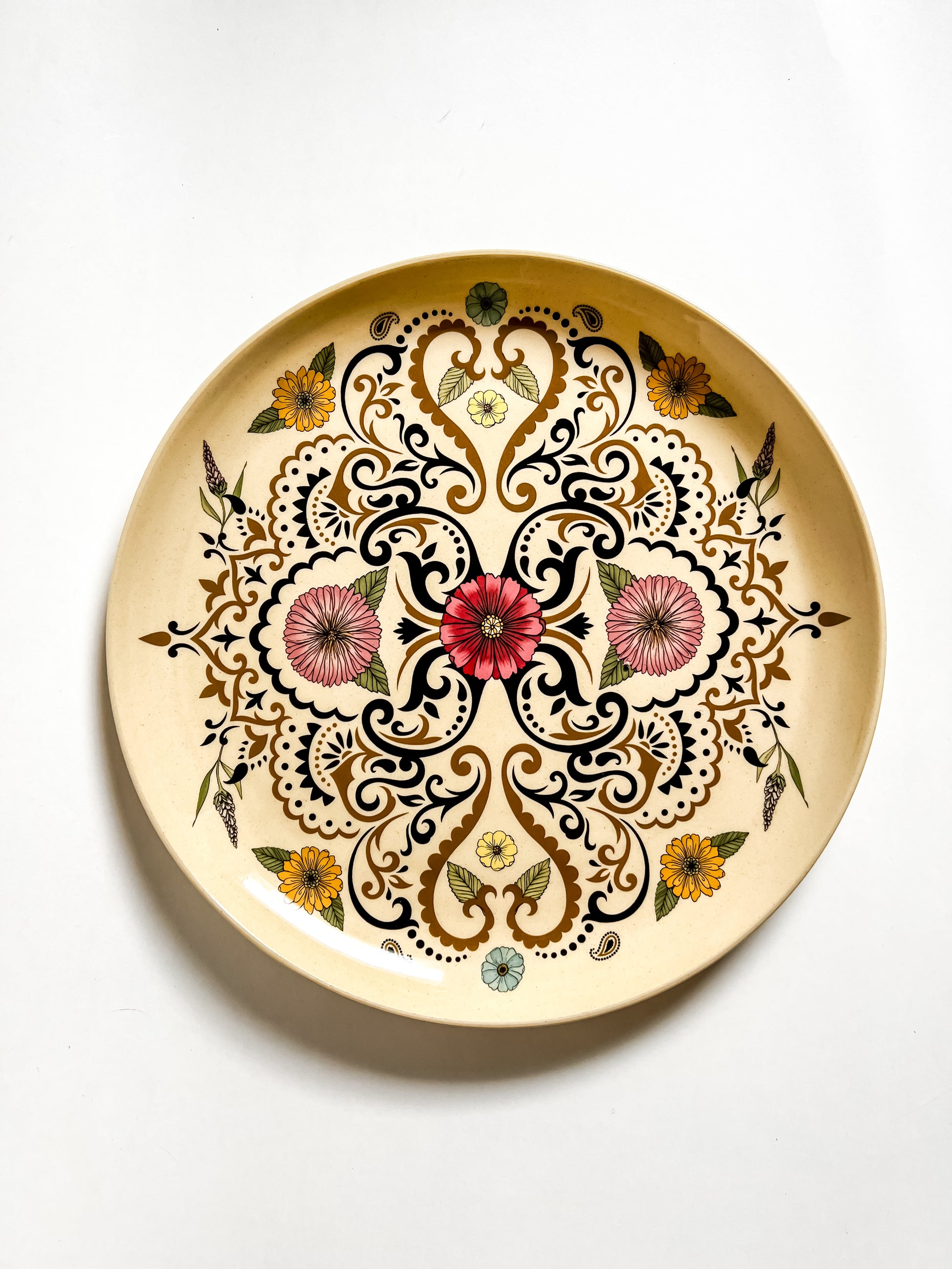 PRATO SERVIR REDONDO BANDANA FLORAL 1