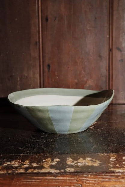 SALADEIRA AZUL LISTRADA DE VERDE – UNITÁRIO