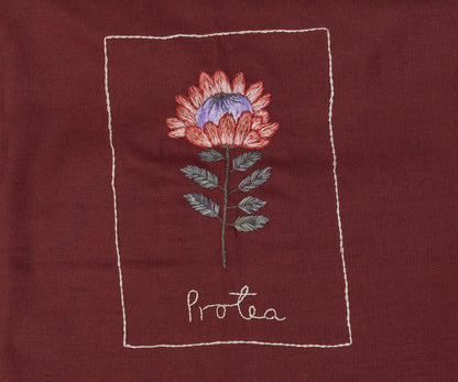 TOALHA DE MESA ALGODAO MARSALA COM FLORES BORDADAS 3
