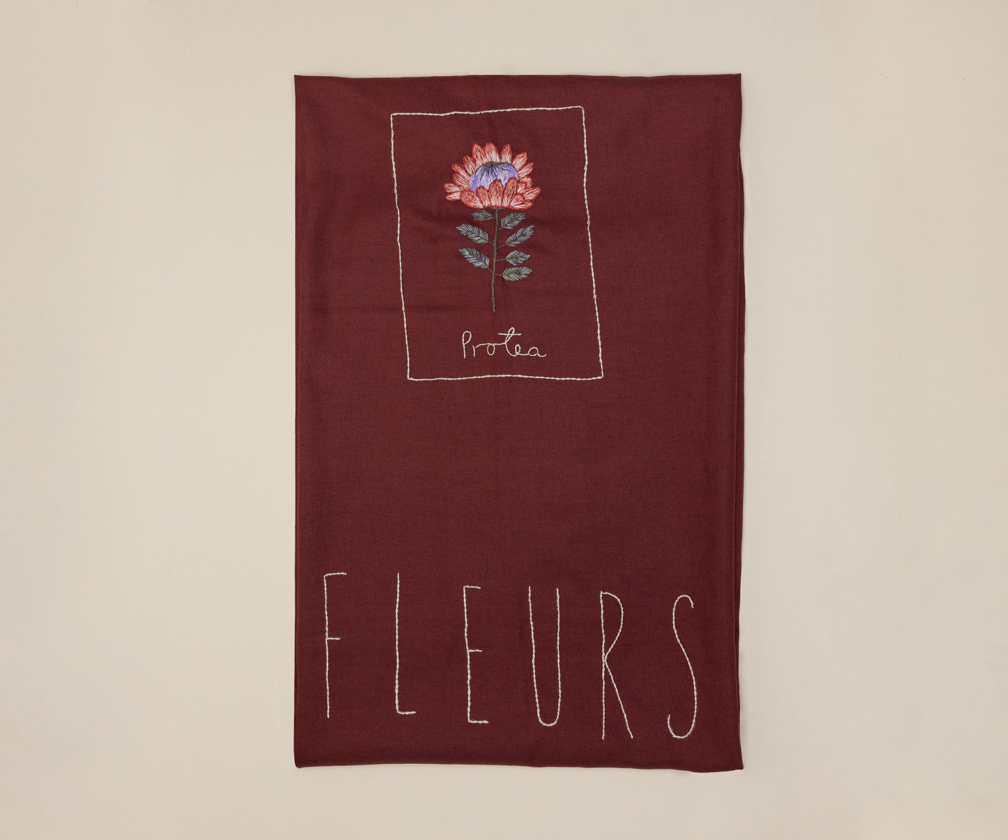 TOALHA DE MESA ALGODAO MARSALA COM FLORES BORDADAS 4