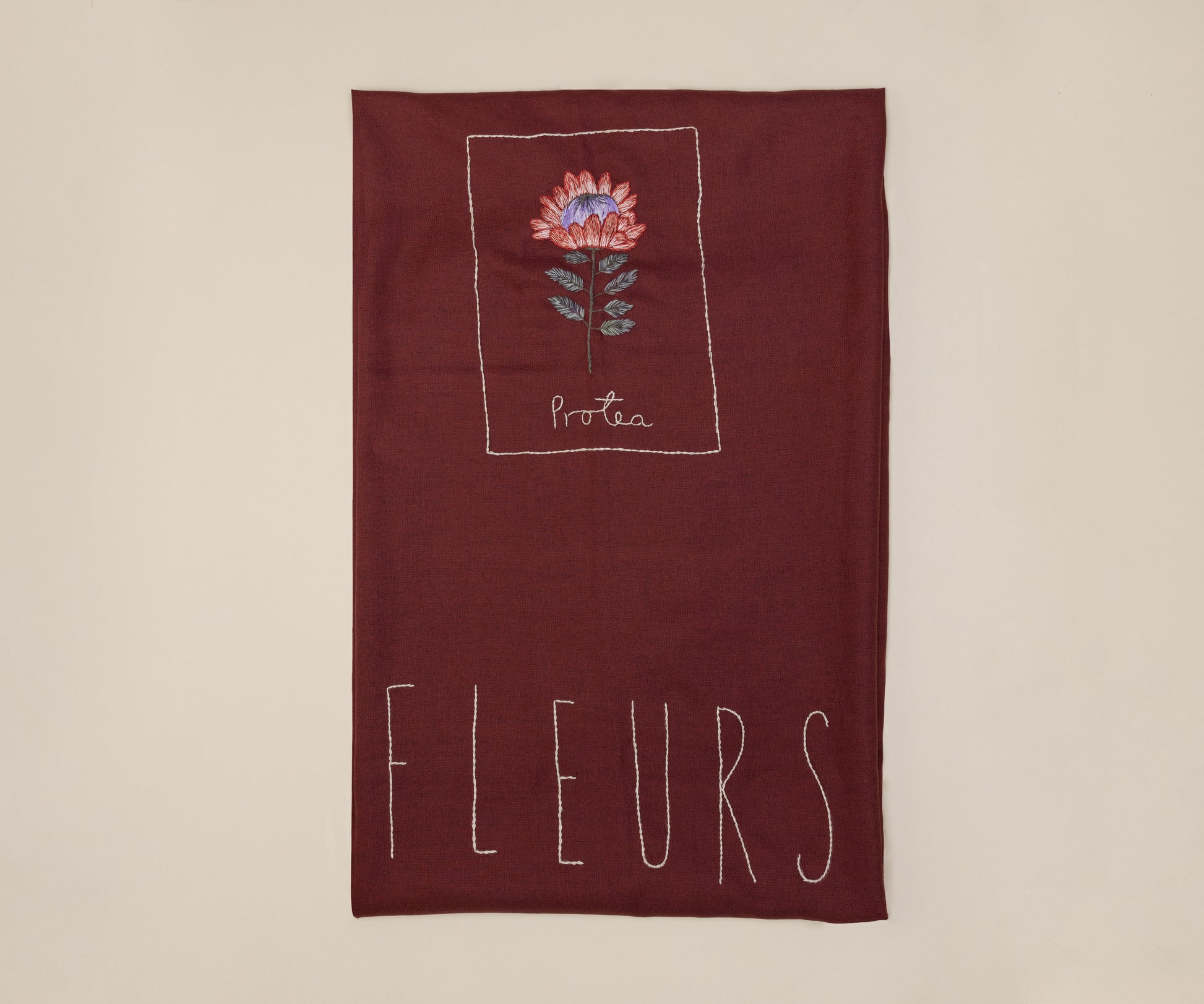 TOALHA DE MESA ALGODAO MARSALA COM FLORES BORDADAS 4