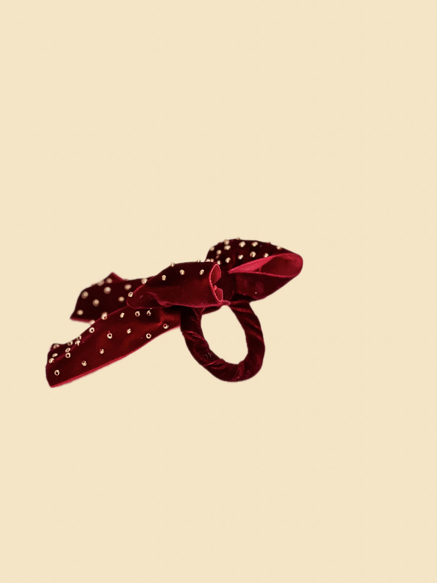 PORTA GUARDANAPOS LAÇO VELUDO BORDADO